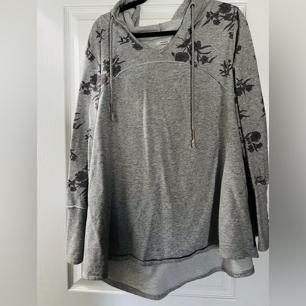 Maurice’s lace up sleeve light weight Sweatshirt